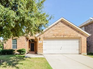1717 Nightingale Dr, Aubrey, TX 76227