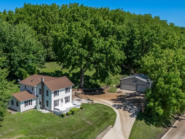 6400 Valley Dr, Bettendorf, IA 52722