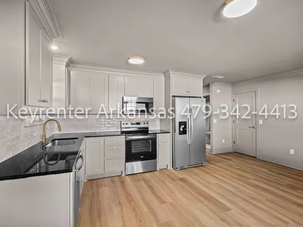 390 S University Ave, Fayetteville, AR 72701