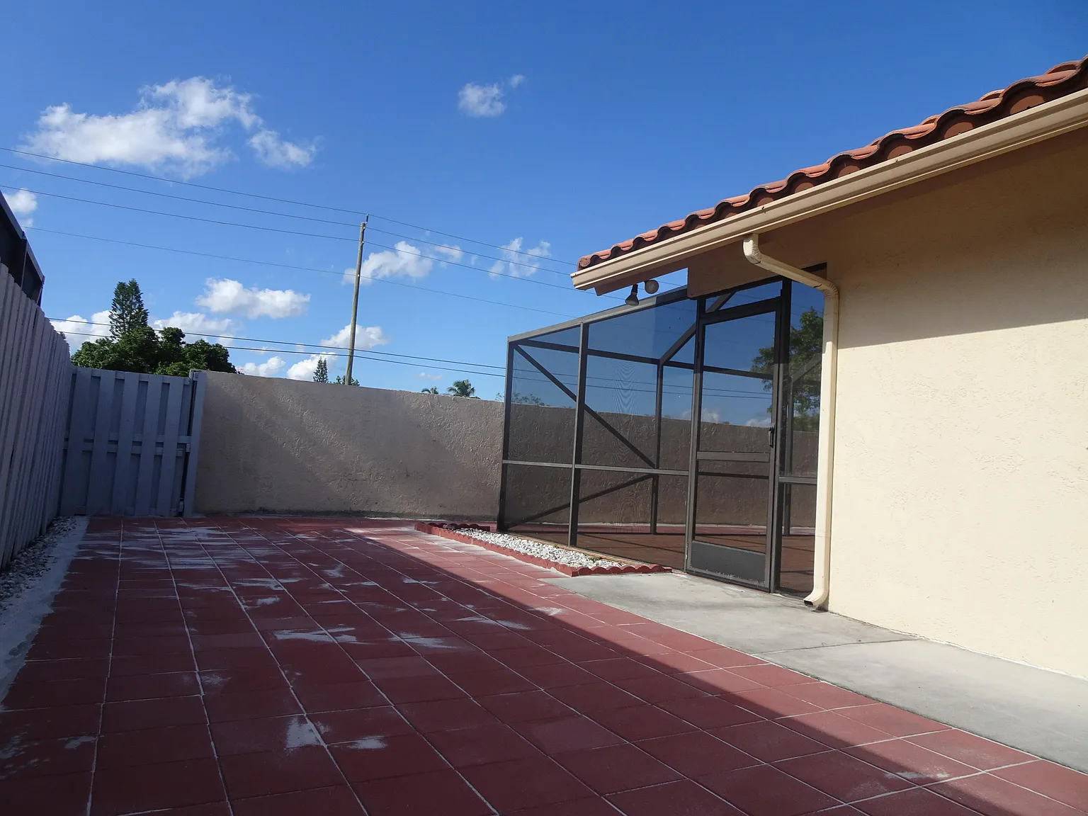 4 bed, 2.0 bath, 1954 sqft, $4,000 — Photo 3