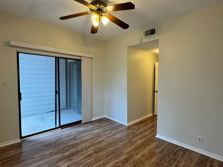 203 E 31st St #204 — Photo 16