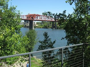 810 NW Naito Pkwy APT F3, Portland, OR