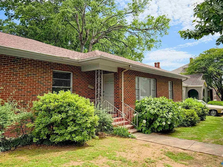 514 Ferry St NE — Photo 1