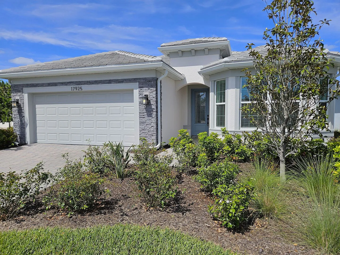 New Construction Seasonal Short-Term 3 Bedroom 2 Bathroom with a Bonus Room in Legacy Groves! — Photo 3