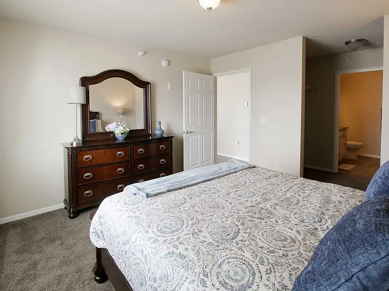 Lincoln Meadows Apartments — Photo 12