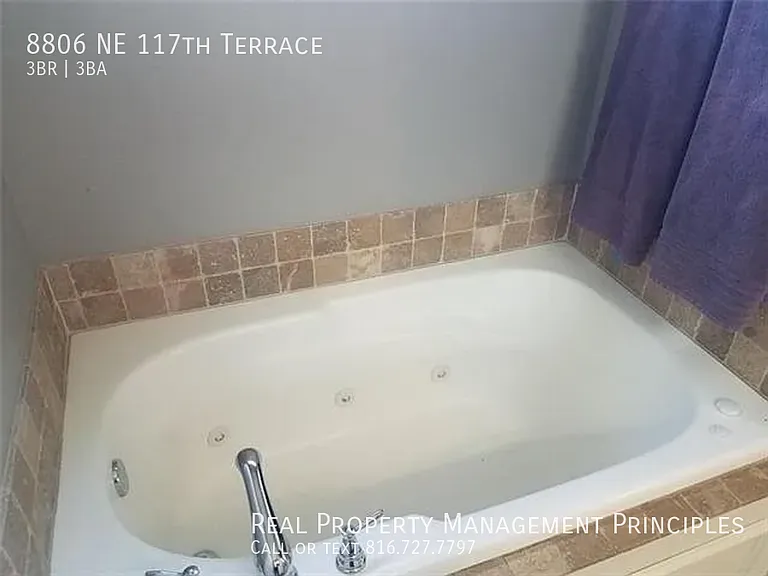 8806 NE 117th Ter — Photo 32