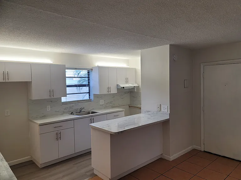 1041 SE Monterey Rd #B — Photo 9