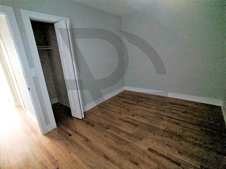 423 W Roscoe St #3 — Photo 6