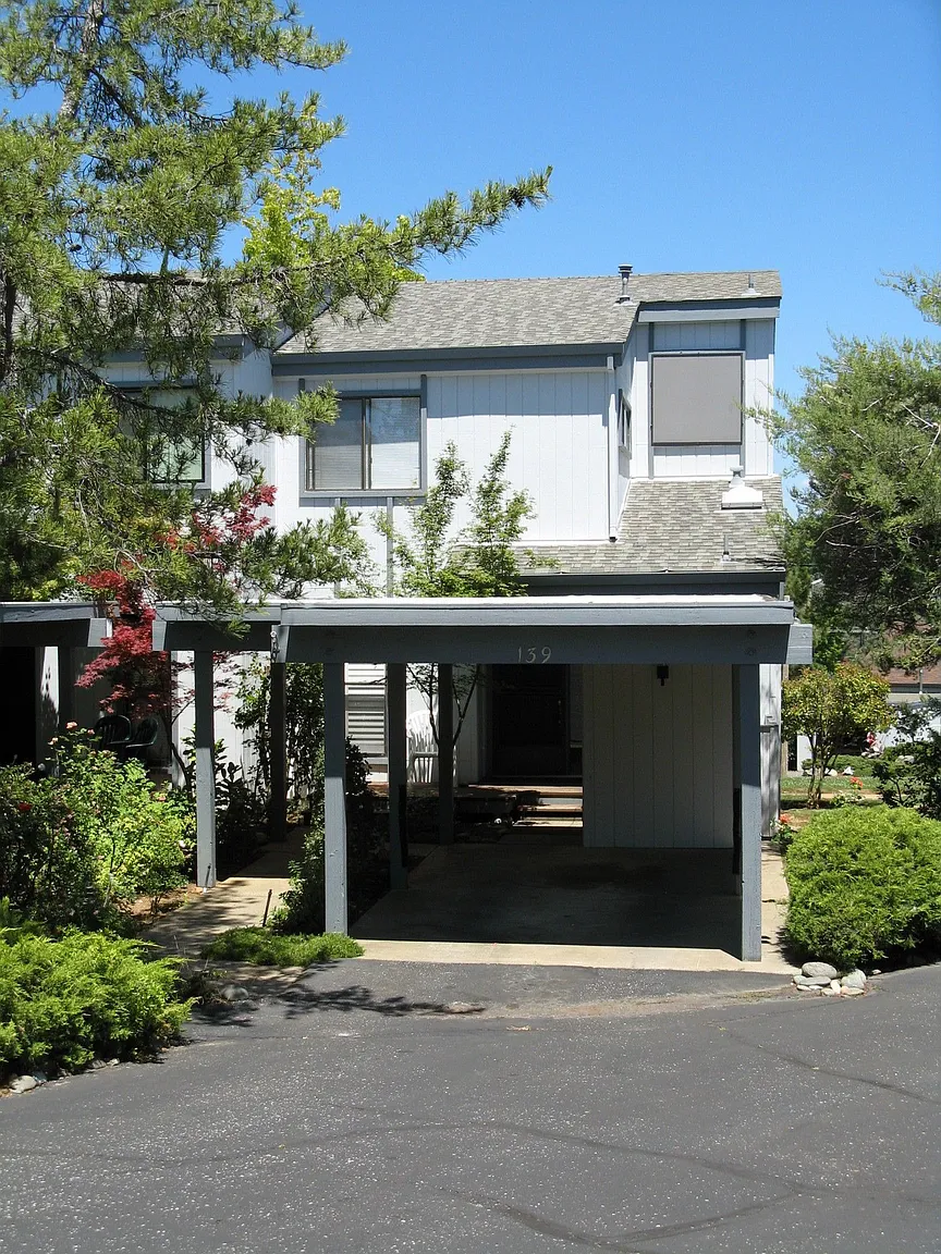 139 Rockwood Dr photo 1