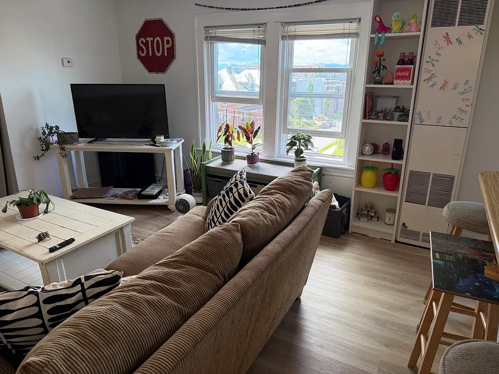 4 bed, $4,600 — Photo 2