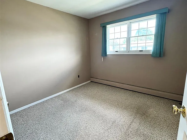 255 Brookside Ct — Photo 8