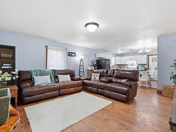 2nd image of 684 Ash Loop Rd