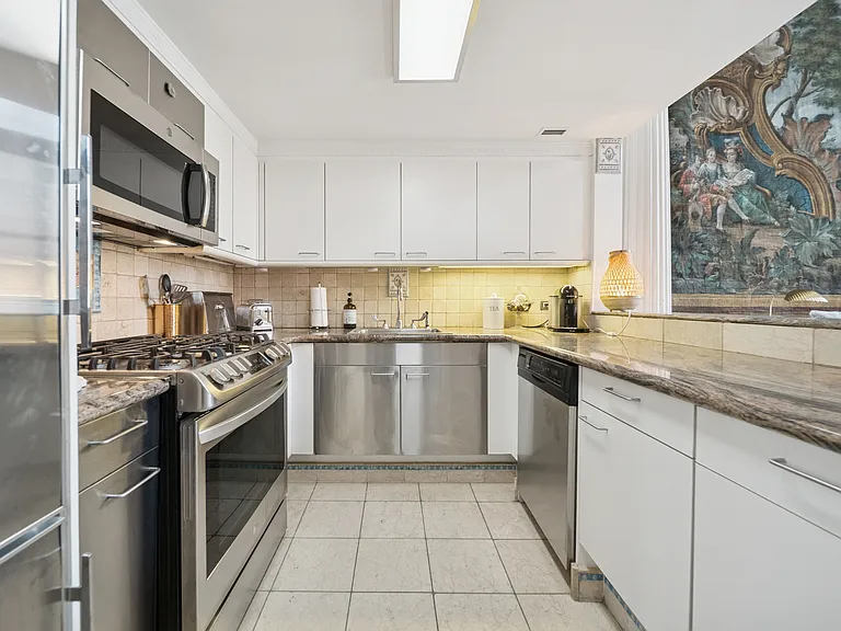 240 Centre St #3B — Photo 13