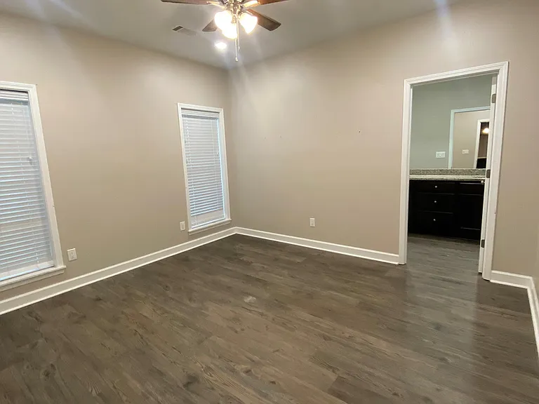 2512 Garden Dr — Photo 9