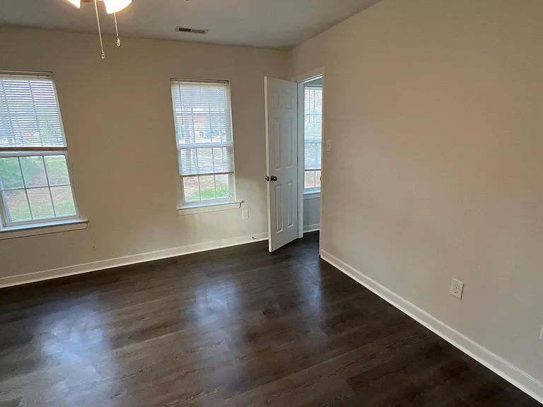 1701 Old Williamsburg Rd — Photo 6