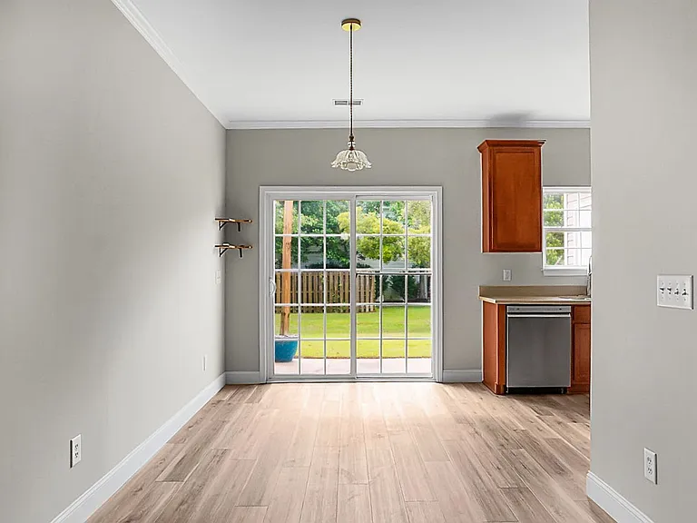 102 Lamplighter Ln — Photo 14