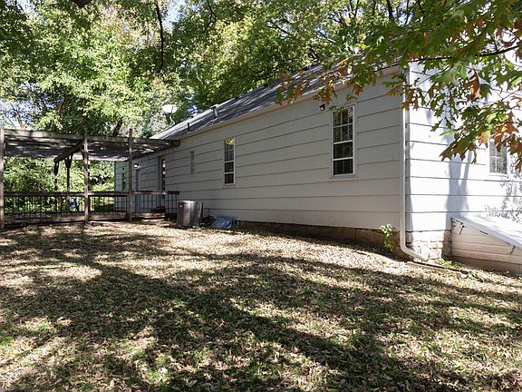 2nd image of 6120 Melrose Ln
