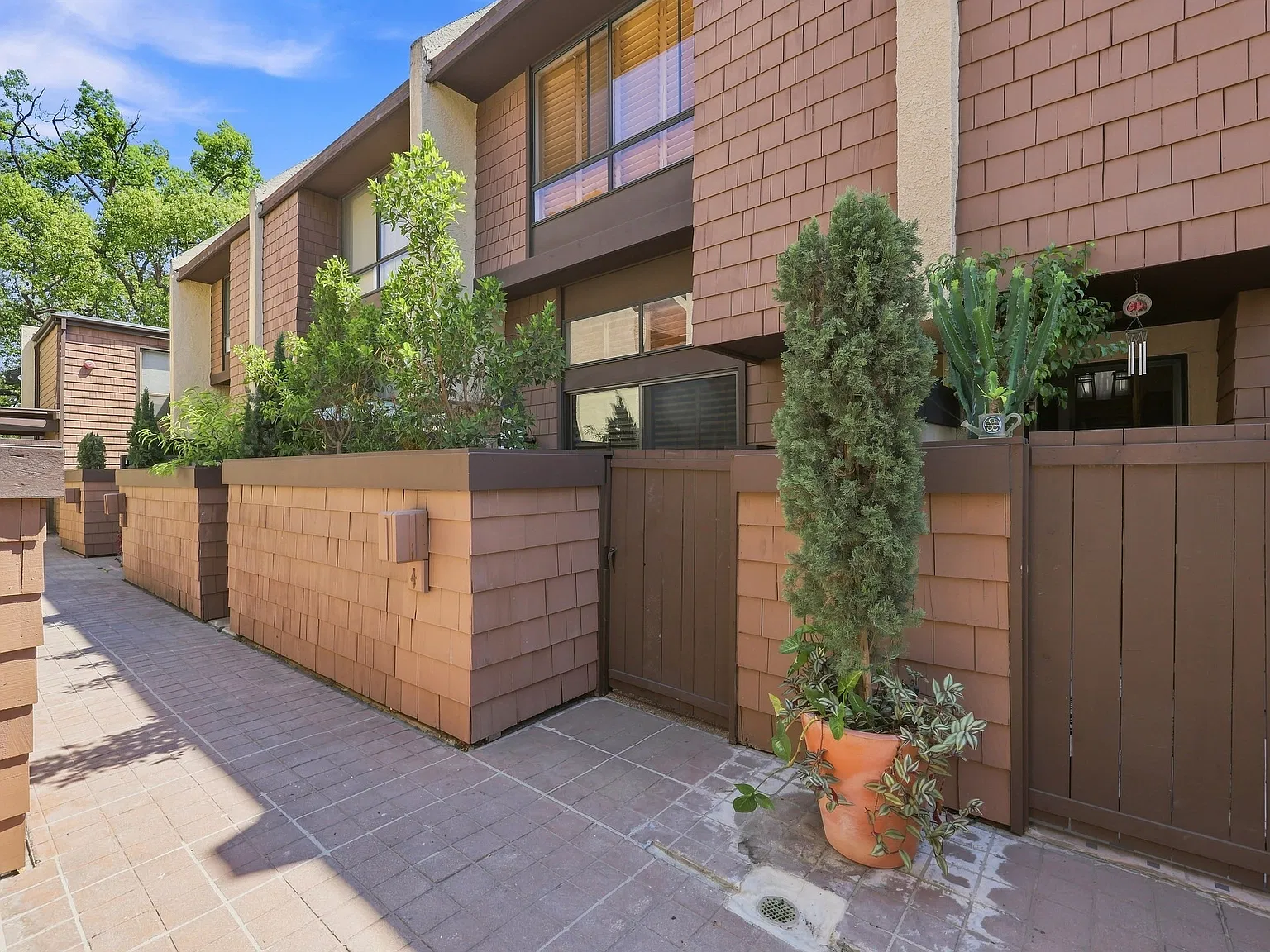 2 bed, 1355 sqft, $3,750 — Photo 2
