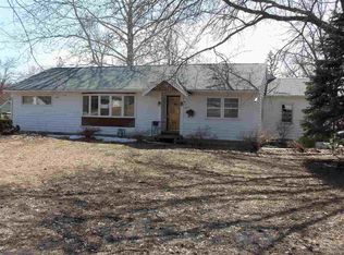 1707 Maplewood Dr, Cedar Falls, IA