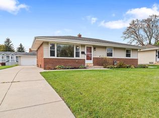 N89W15769 Cleveland Ave, Menomonee Falls, WI 53051