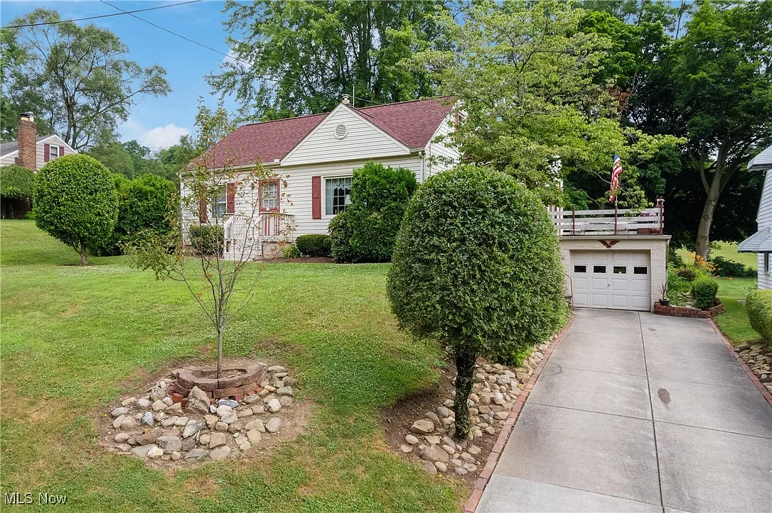229 Glenn St photo 1