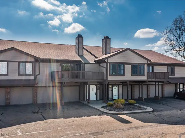 2887 Charing Cross Rd NW, Canton, OH 44708