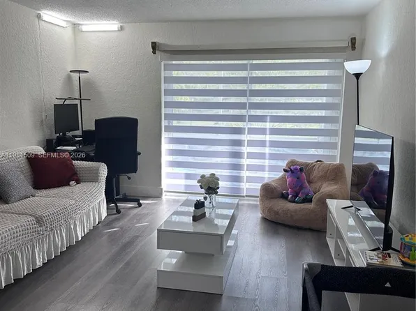 8794 SW 12th St APT 105, Miami, FL 33174