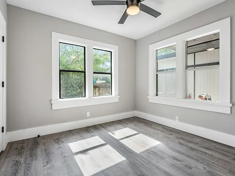 186 22nd Ave N #1 — Photo 15