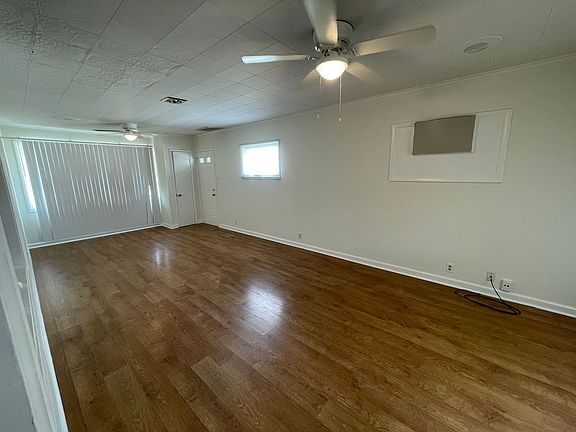 4th image of 110 N Tyrone Dr