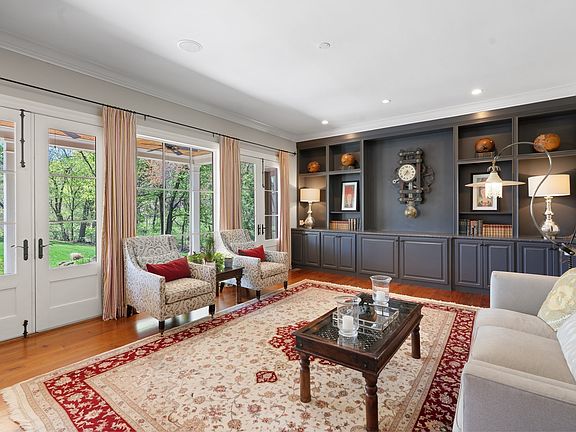 4th image of 21 Bemis St