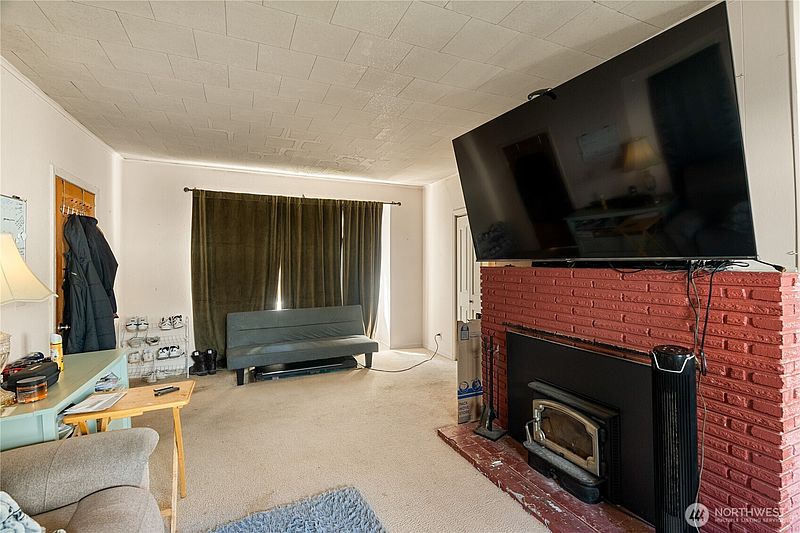 4th image of 604 Simpson Avenue