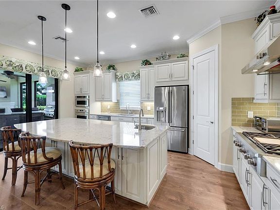 3rd image of 8362 Viale CIR