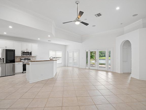 4th image of 11289 NW 65th Manor