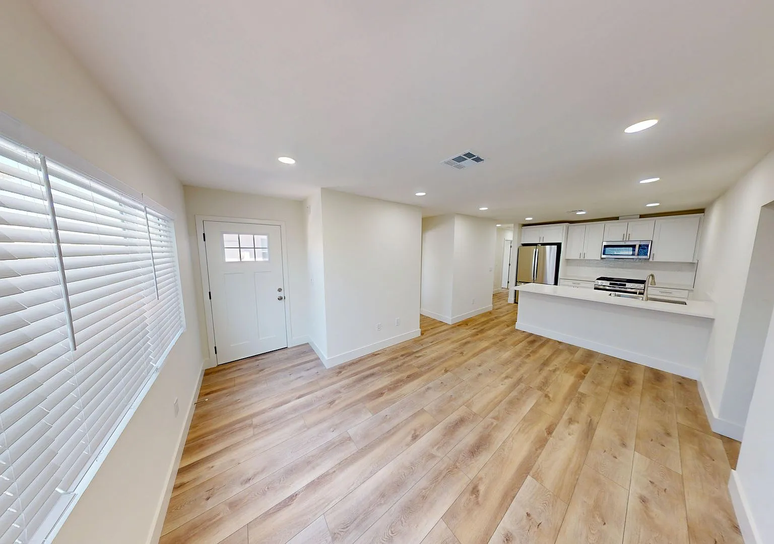 Newly Renovated 5 bedroom house! — Photo 4