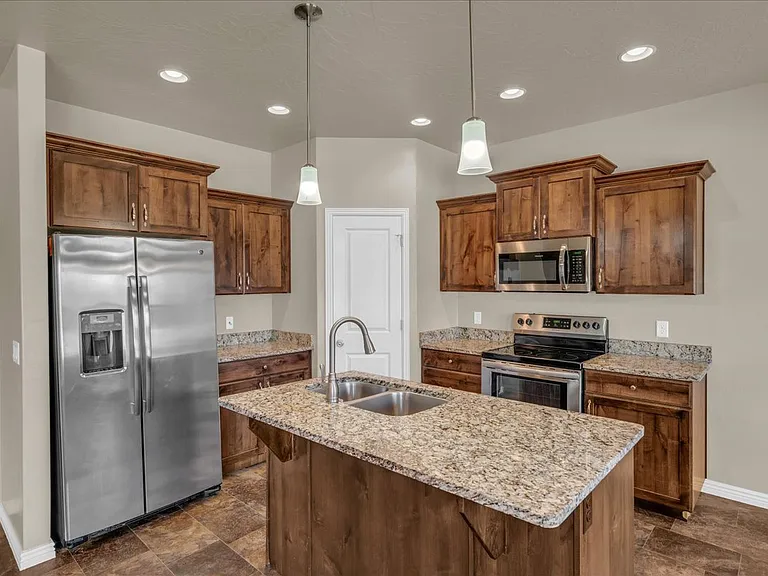 3714 E Archturus Dr — Photo 3