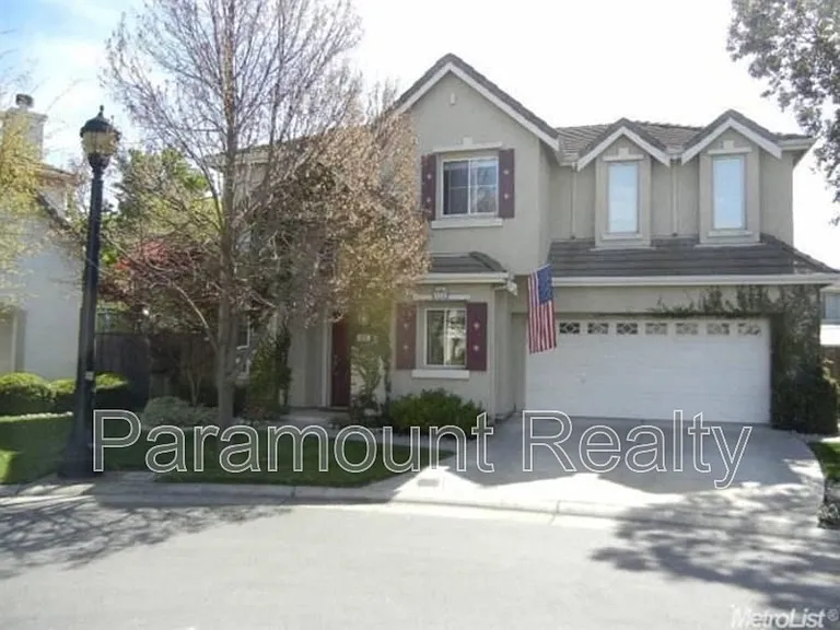 4312 Heritage Pl — Photo 1