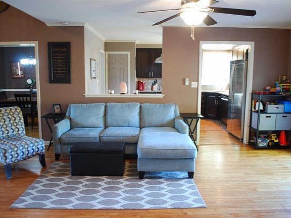 5th image of 1245 Cloverdale Dr