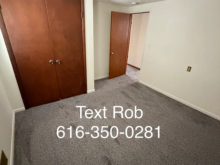 850 Houseman Ave NE #B — Photo 6