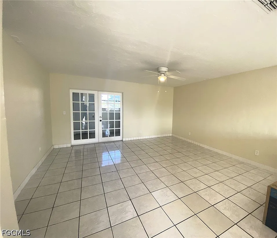 2 bed, 2.0 bath, 910 sqft, $1,200 — Photo 2