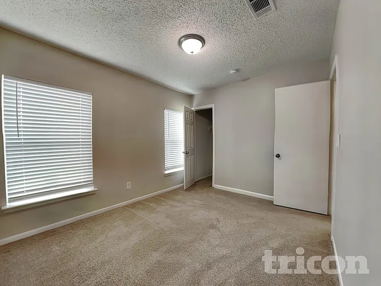 2610 Townhall Ln — Photo 10