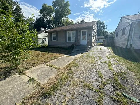 2382 Pontiac St — Photo 4