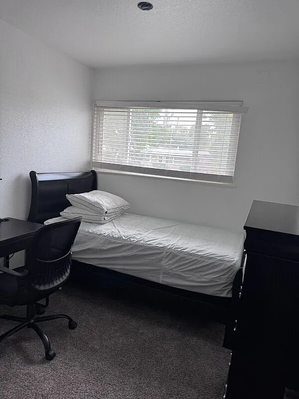 1 bed, 1.0 bath, $1,121 — Photo 1
