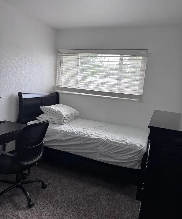 2445 Town Cir #6