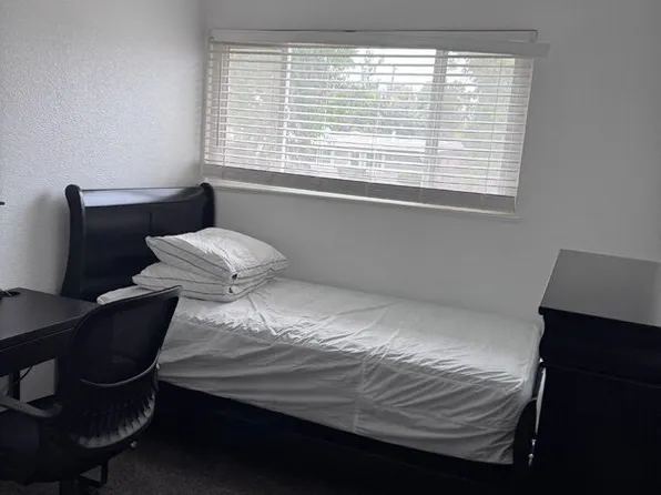 2445 Town Cir Room 6, Sacramento, CA 95821