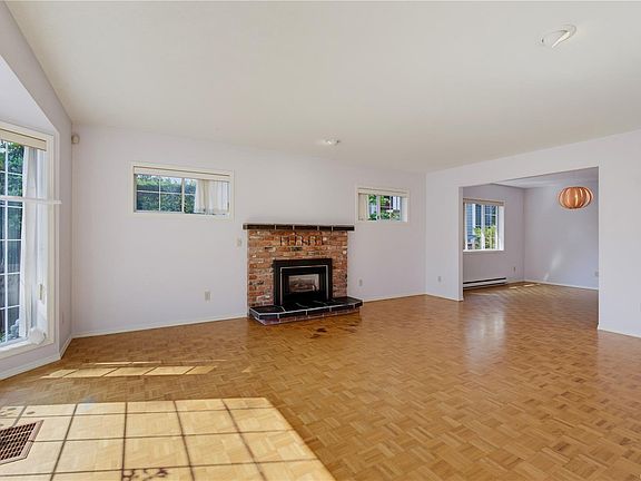 5th image of 1376 Oliver St
