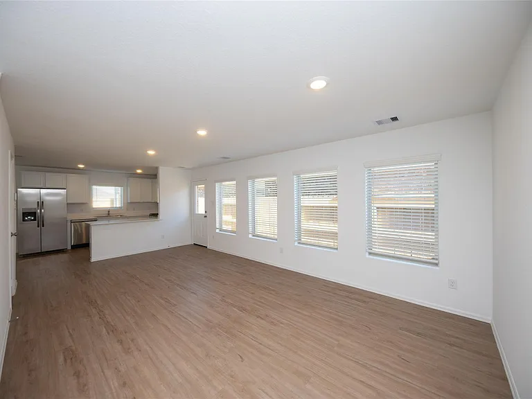 7235 Gorrian — Photo 6