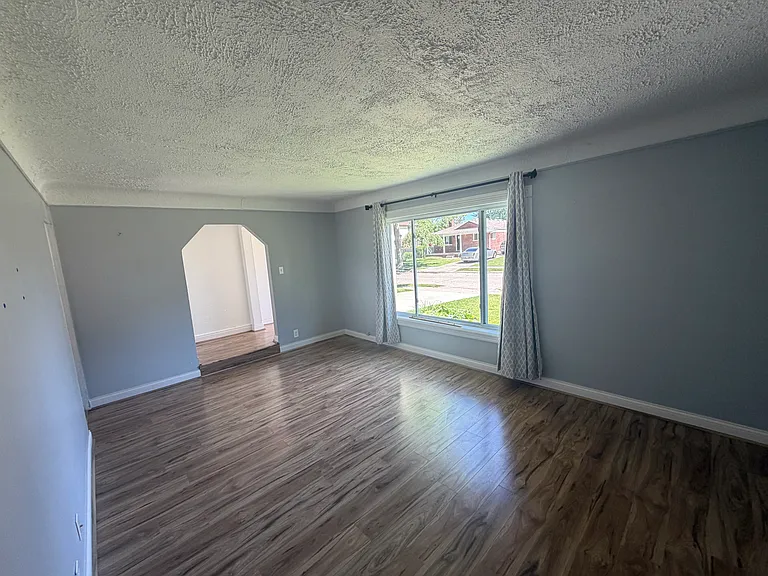 23734 Deziel St — Photo 8