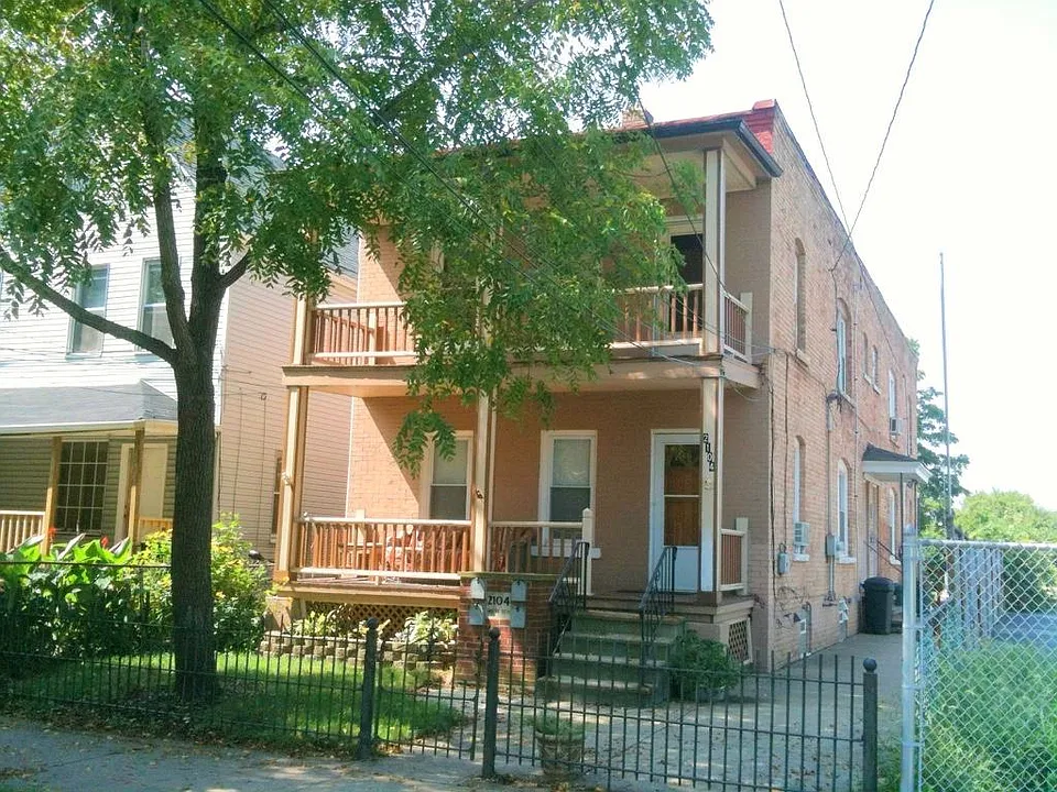 2104 W 11th St. Cleveland OH, Tremont Neighborhood Brick 4 suite house btw Fairfield & Abbey