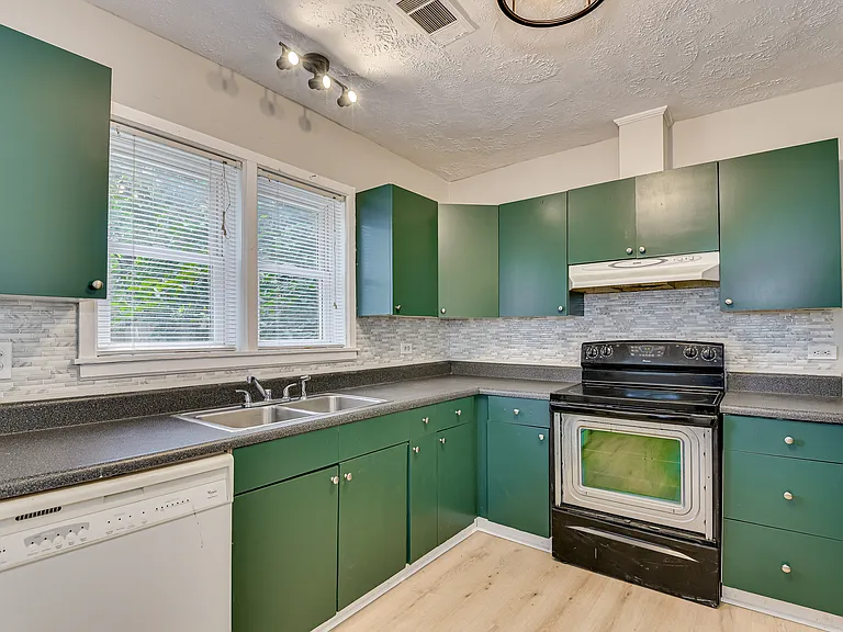 2066 Greene St — Photo 21
