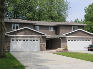 1224 W 20th St, Cedar Falls, IA 50613
